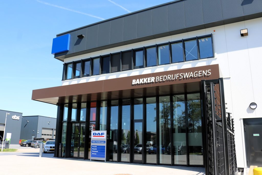Bakker Bedrijfswagens Twente pand voorkant