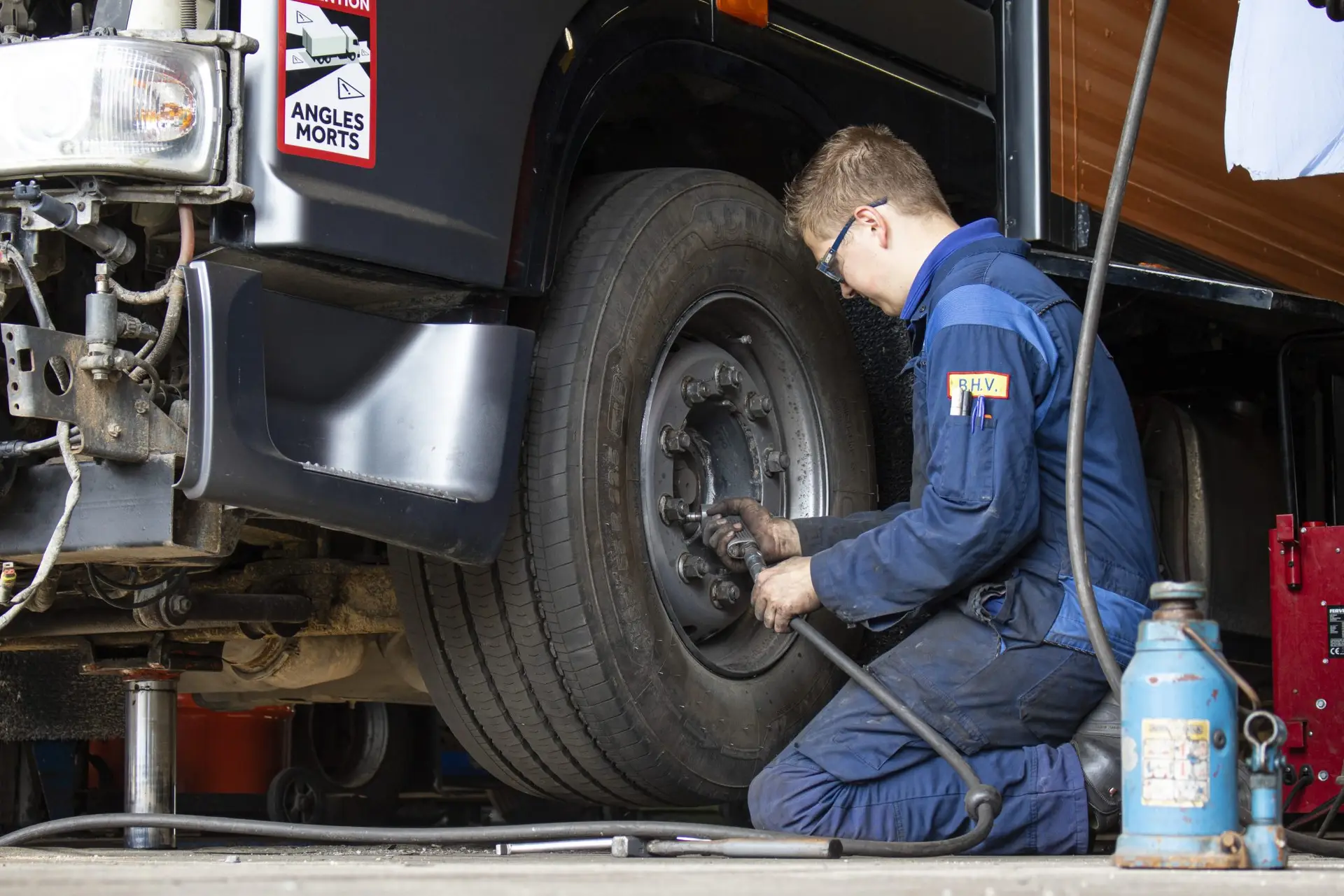 Truckmonteur Bakker Bedrijfswagens