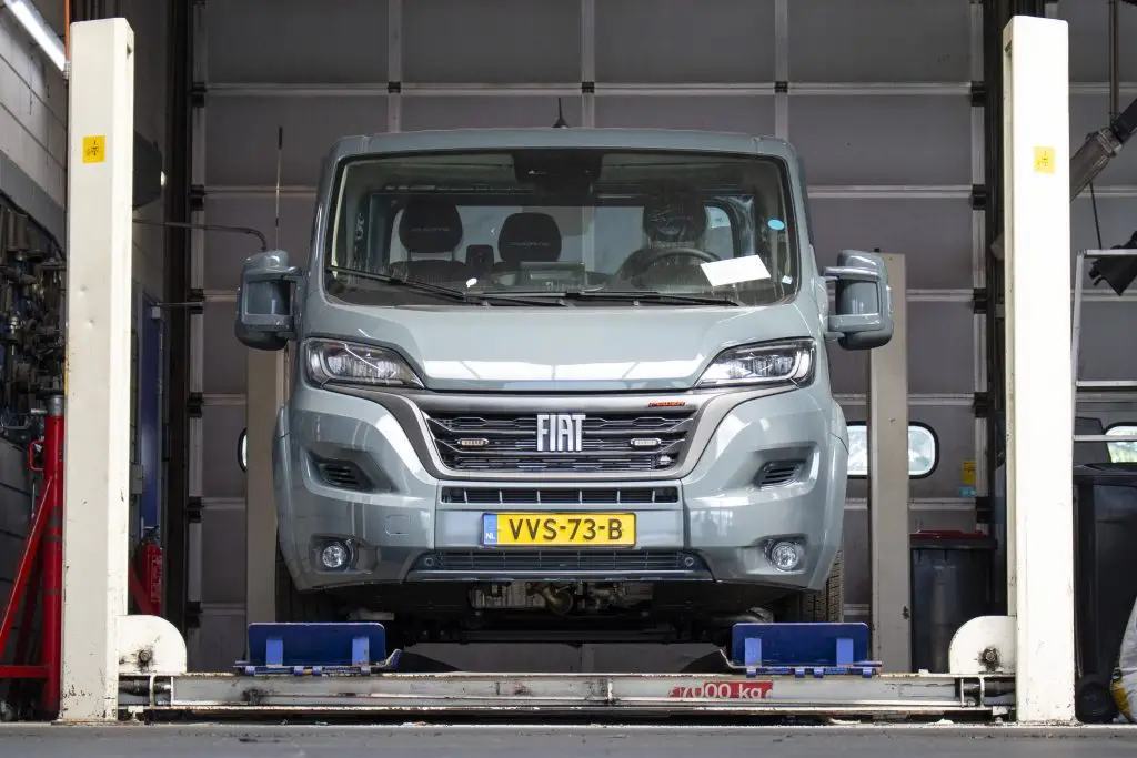 Bedrijfsautomonteur lichte lijn Bakker Bedrijfswagens